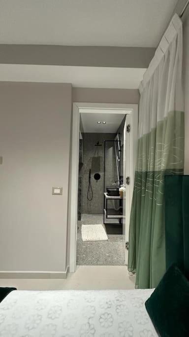 Apartment Host Elio